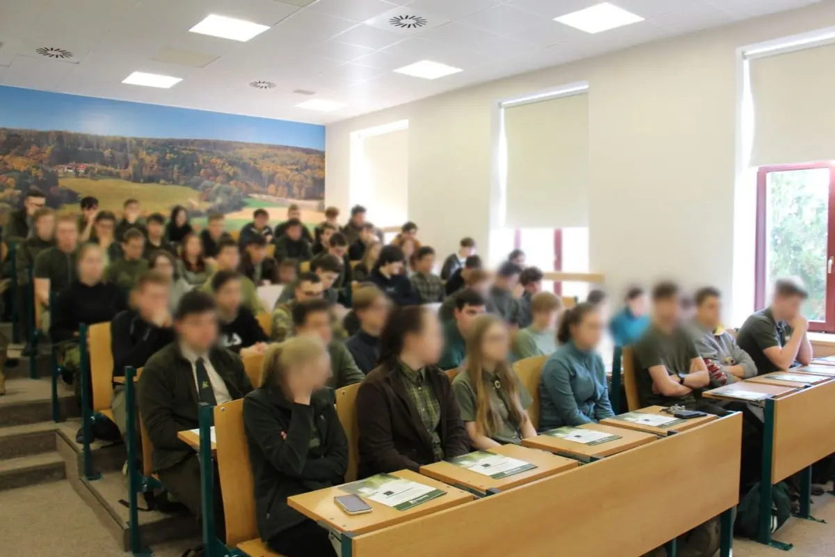 Studenti lesnické školy